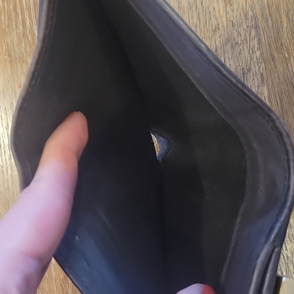 Authentic Gucci GG Wallet - Picture 7 of 7